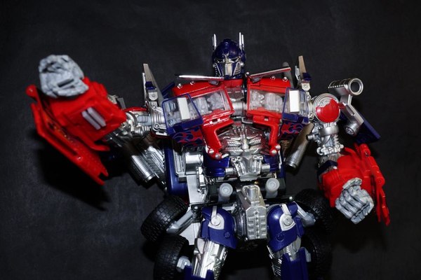 Transformers Asia APS 01 Striker Optimus Prime In Hand Images  (11 of 19)